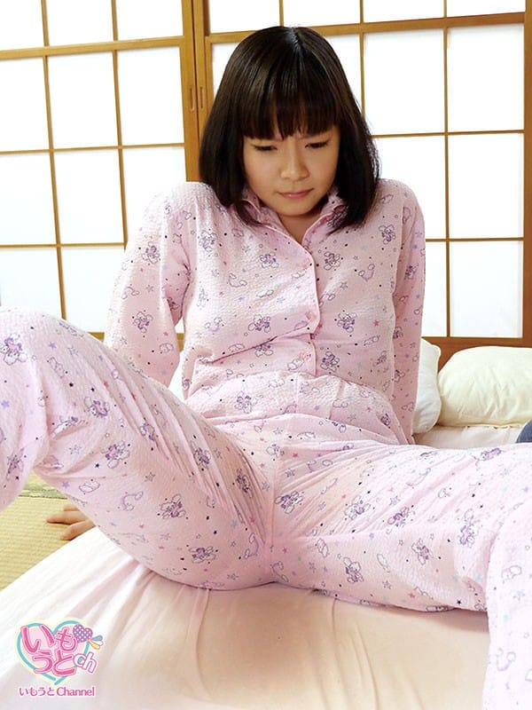 おねしょ。西宮恋 パジャマと布団がぐっしょり